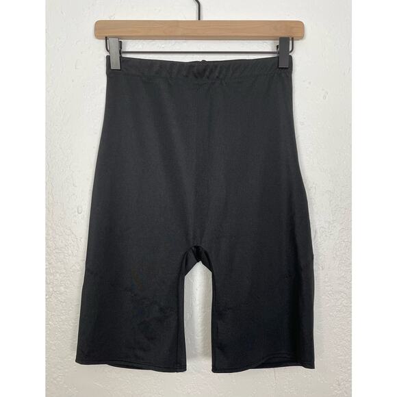 Yitty Headliner Shaping High Waist Short in Iconic Black NWT Size Medium - Picture 4 of 7